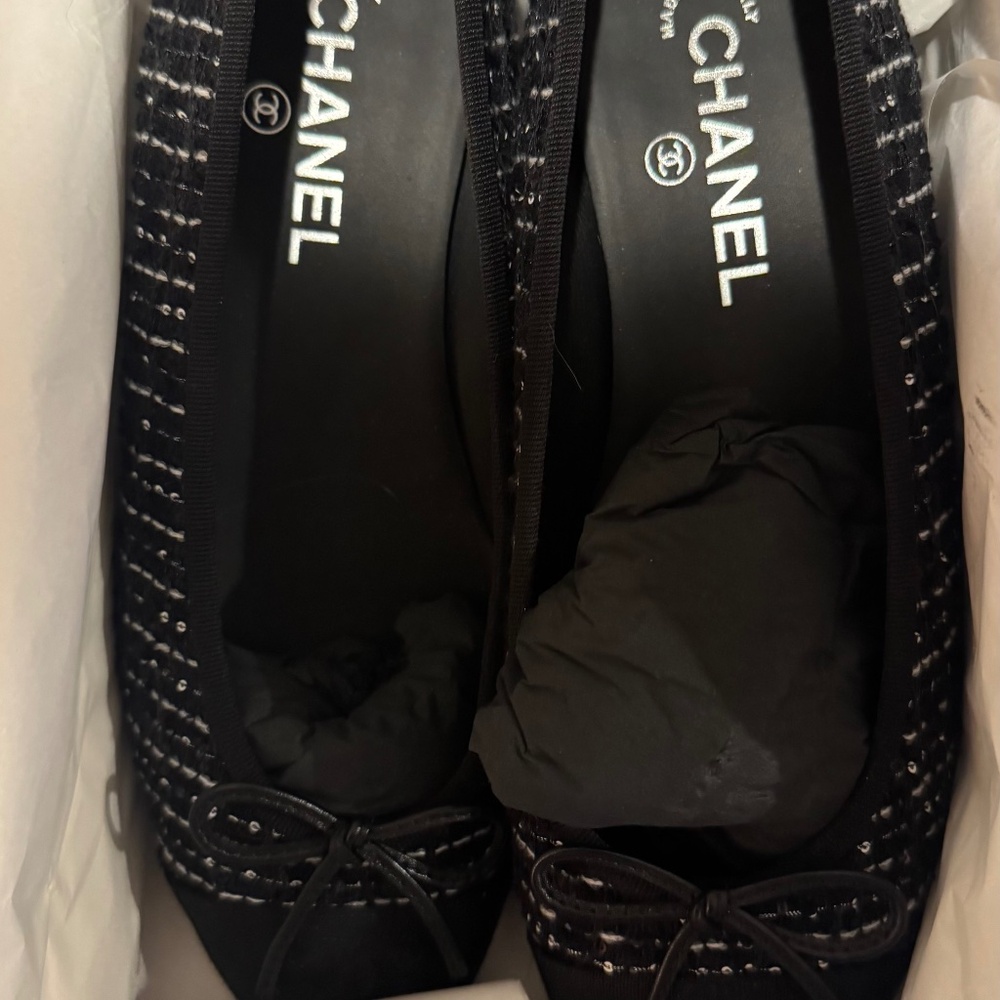 Chanel tweed flat